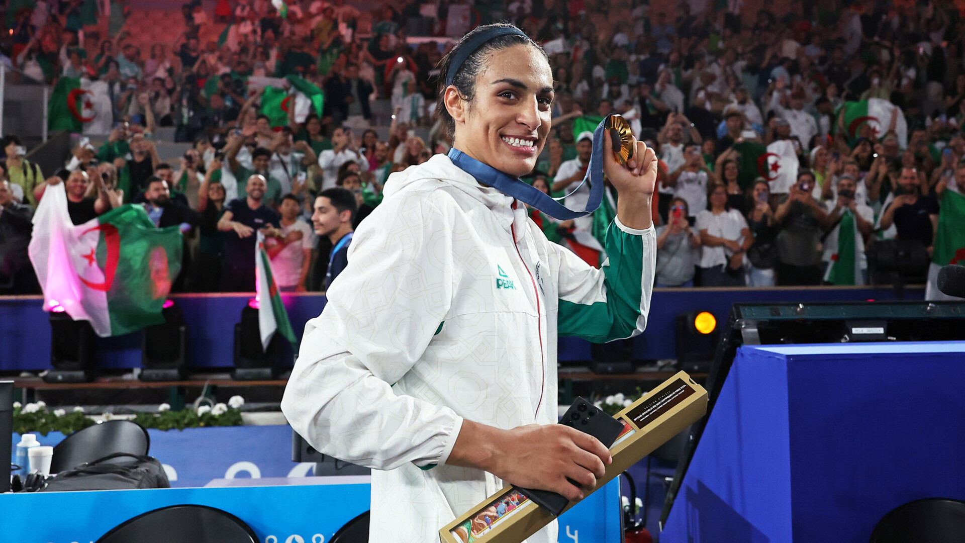 Boks üzrə Olimpiya çempionu İman Xelif boksdan getməsi ilə bağlı xəbərləri təkzib edib
