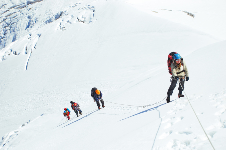 Qırğızıstan iranlı alpinistlərin axtarışını dayandırıb