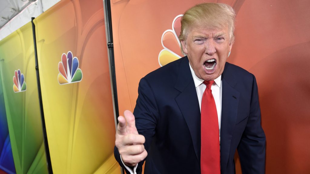 Tramp NBC və ABC telekanallarını lisenziyalarını ləğv etməklə hədələyib