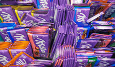 Milka istehsalçısı şokolad çubuğunun azaldılmasına görə məhkəmə ilə üzləşib