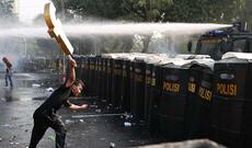 İndoneziyada iğtişaşlar kəskinləşib
