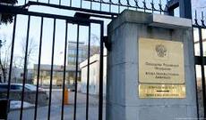 Rusiyanın   İsveçdəki səfirliyinə bir çanta boya atılıb