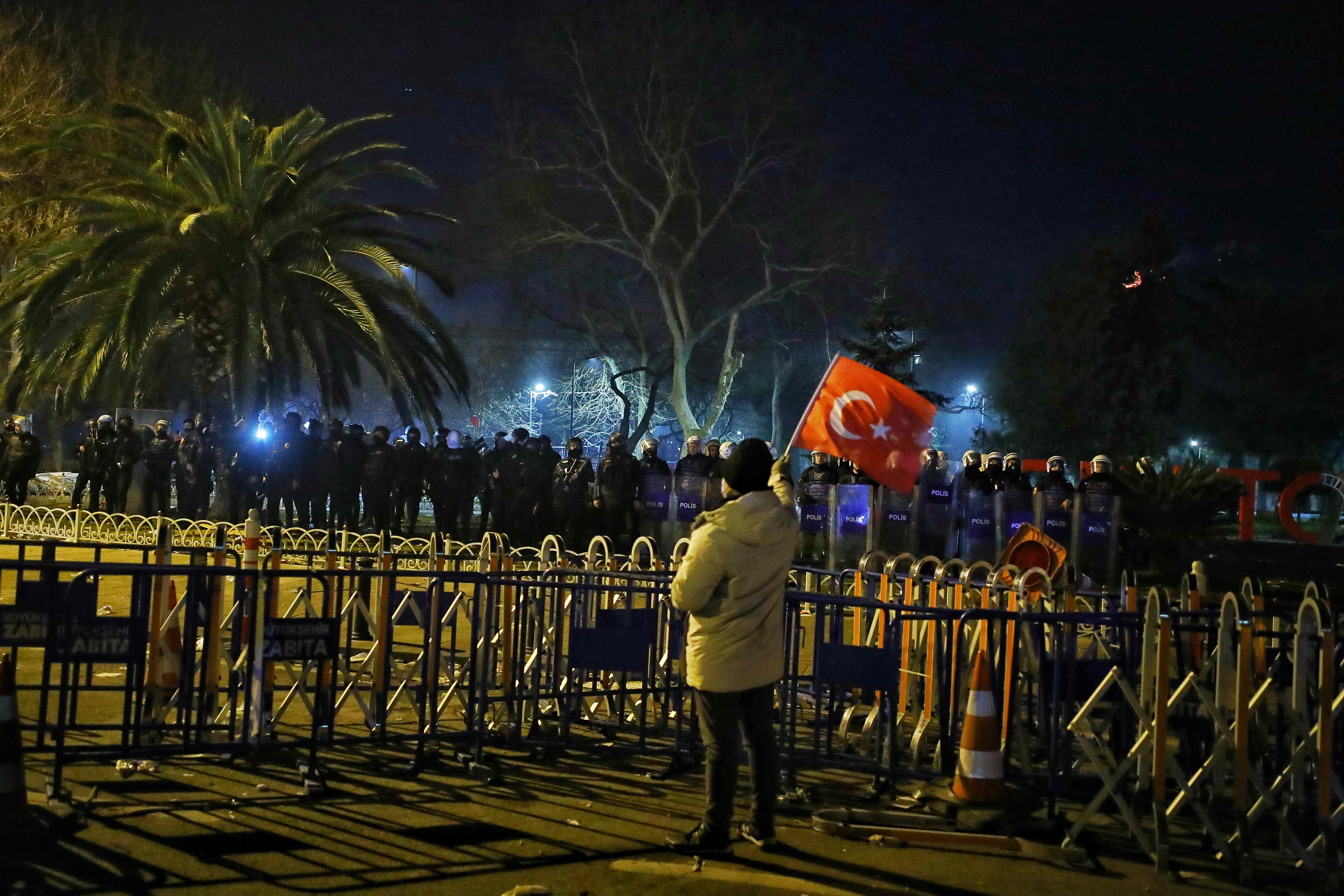 İstanbulda kütləvi etiraz aksiyaları başlayıb