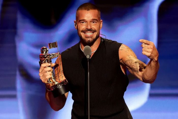 Riki Martin MTV VMAs-da 2025-in Latin Icon mükafatının ilk sahibi oldu