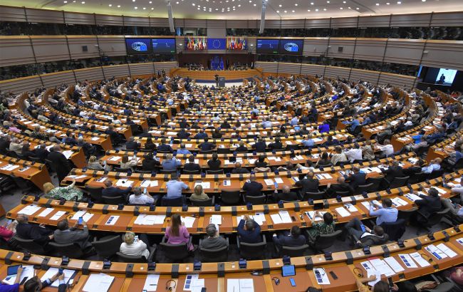 Avropa Parlamenti Ukraynanı islahatları davam etdirməyə və korrupsiya ilə mübarizə aparmağa çağırıb