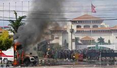 Nepalda etirazçılar Ali Məhkəmənin binasını yandırıblar