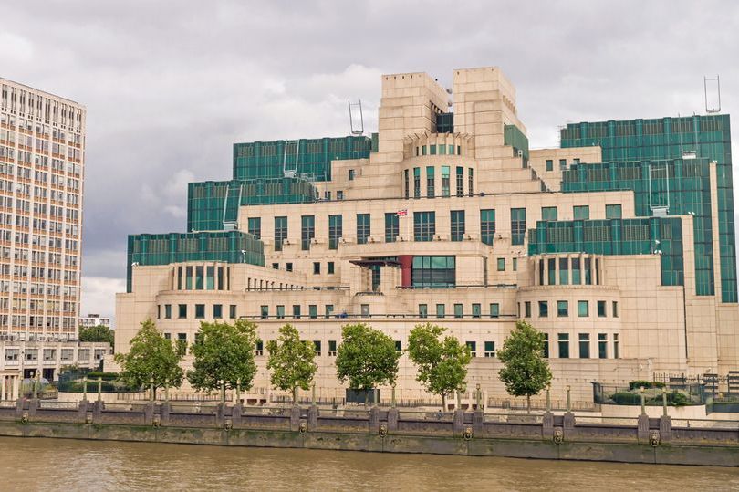 MI5 həyəcan təbili çalır: Rusiya və Çin Britaniya siyasətçilərinə qarşı casusluq edir