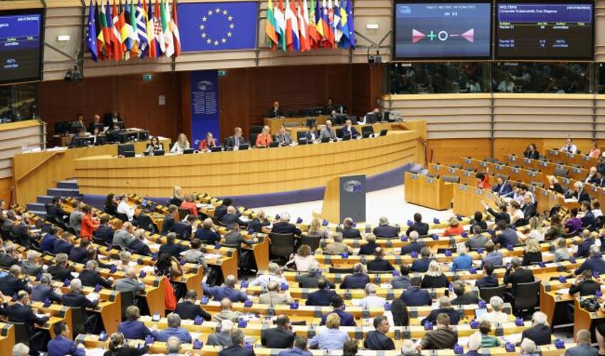Avropa Parlamenti Aİ-nin Rusiya qazı və neftinə tam qadağa qoymasına dair qanun layihələrini dəstəkləyib