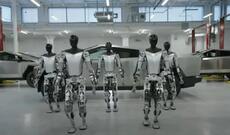 Mask robot ordusunu idarə etmək istədiyini deyib