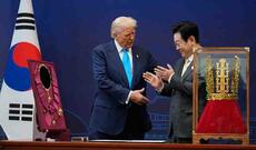 Cənubi Koreya Prezidenti Trampa qızıl tac hədiyyə etdi