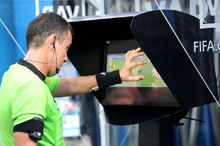 IFAB, VAR-ın ikinci sarı vərəqənin səhv göstərilməsi hallarında müdaxilə etməsinə icazə verməyi təklif edir