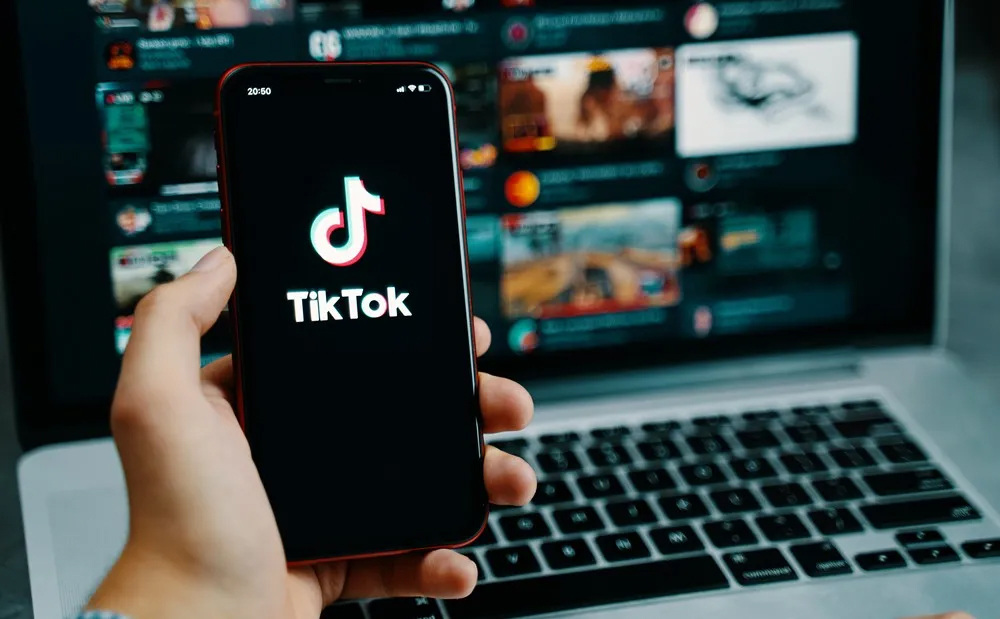 TikTok icma təhlükəsizliyi: platforma 2025-ci ilin ikinci rübündə Azərbaycanda təxminən 900 min videonu silib