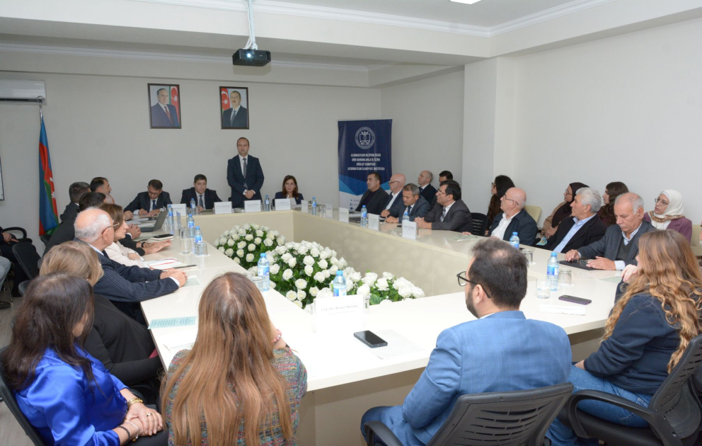 “Azərbaycanın İslam dövrü qəbiristanlıqları: tarixi-arxeoloji və mədəni irs perspektivləri” - dəyirmi masa