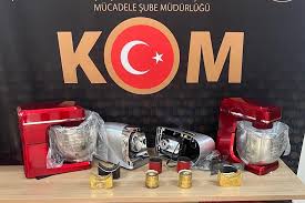 Türkiyədə ətçəkən maşınlarda və xəmir qarışdırıcılarda gizlədilmiş 61 kq qızılla Özbəkistan vətəndaşları saxlanılıb