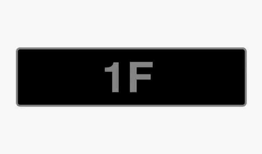 Britaniya avtomobil nömrə nişanı "1F" ölkə tarixində ən bahalı ola bilər