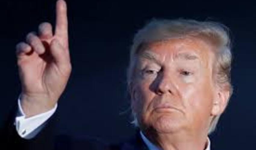 Tramp 1979-cu ildə İrana qarşı tətbiq edilən sanksiyaları bir il müddətinə uzadıb