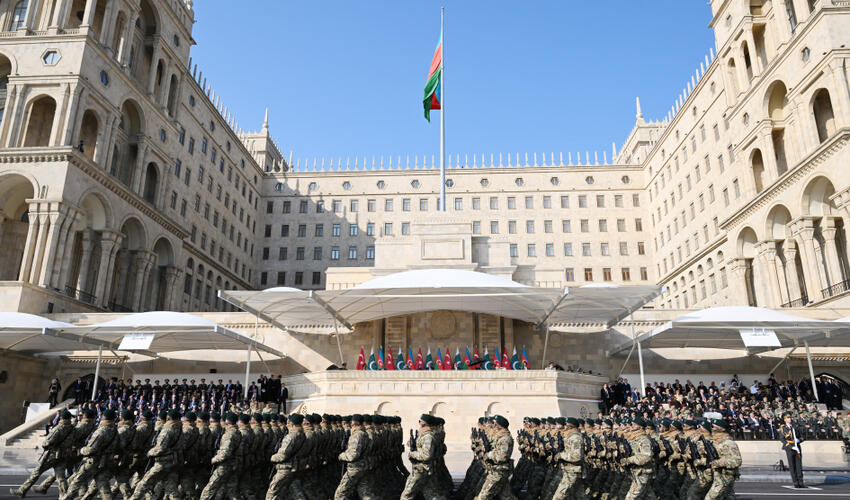 Bakıda Vətən müharibəsində Qələbənin beşinci ildönümünə həsr olunmuş Hərbi parad keçirilib