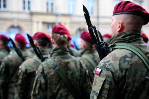 Polşa Silahlı Qüvvələrinin sayı 215.000 nəfərə çatıb