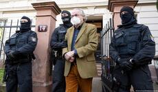 "Reichsbürger" hərəkatının üzvü Merkel və Şoltsa sui-qəsd çağırışı etdiyinə görə həbs edilib