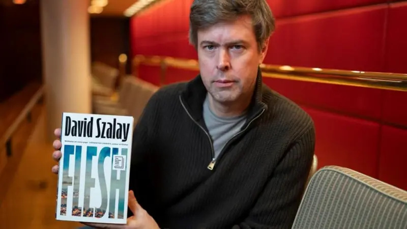 David Szalay "Flesh" romanına görə 2025-ci il ədəbiyyat üzrə "Buker" mükafatını qazanıb