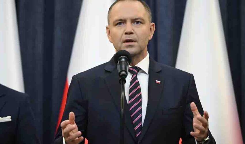 Polşa Prezidenti Kommunist Partiyasını qadağan etmək niyyətindədir