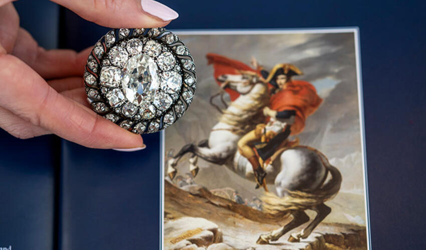 Napaleonun brilyant broşu Sotheby's hərracında 4,4 milyon dollara satılıb