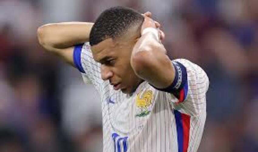 Kilian Mbappe ilə  PSJ arasında qalmaqal davam edir