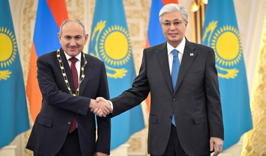 Tokayev Paşinyana Qazaxıstanın ən yüksək dövlət mükafatını təqdim etdi