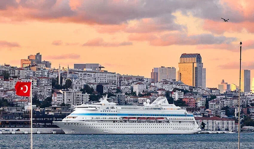 Rusiyalıların olduğu kruiz gəmisi İstanbula buraxılmadı