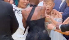 Ariana Qrandeyə hücum edən avstraliyalıya Sinqapura giriş qadağan edilib