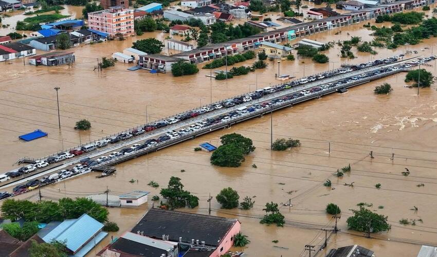 Güclü fırtına Taylandın cənubunda ən azı 19 nəfərin ölümünə səbəb olub