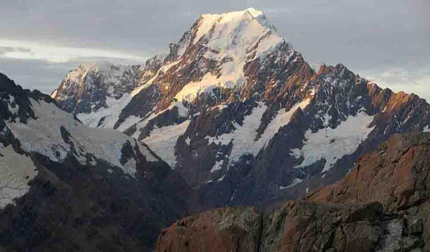 Yeni Zelandiyada Kuk dağında iki alpinist yıxılaraq ölüb