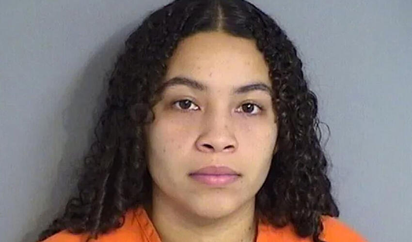 Müəllim 13 yaşlı şagirdə intim şəkillər göndərdiyinə görə həbs olundu