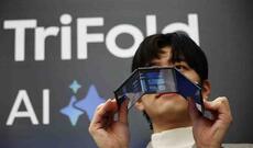 Samsung üçqatlı smartfon təqdim edib