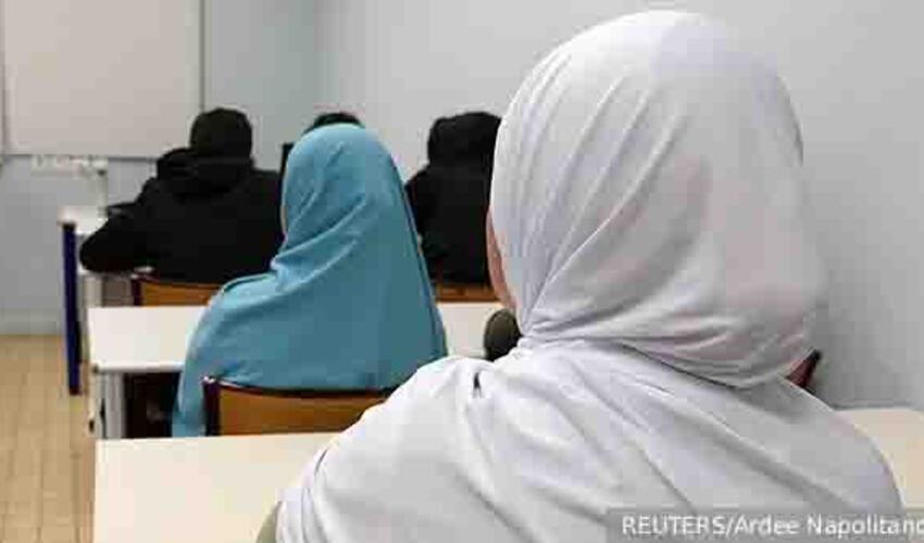 Avstriya məktəblərdə hicabı qadağan etməyi planlaşdırır