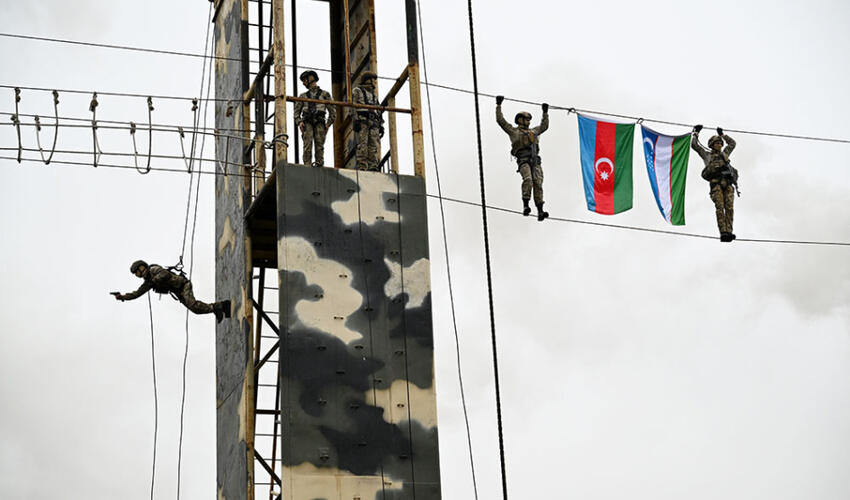 Azərbaycanın müdafiə naziri və Özbəkistanın hərbi nümayəndə heyəti komando hərbi hissəsində olub