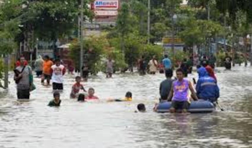 İndoneziyanın Sumatra adasında daşqınlar nəticəsində ölənlərin sayı 1000-i keçib