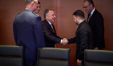 Zelenski Qərbin təhlükəsizlik zəmanətləri müqabilində NATO üzvlüyündən imtina etməyi təklif edib