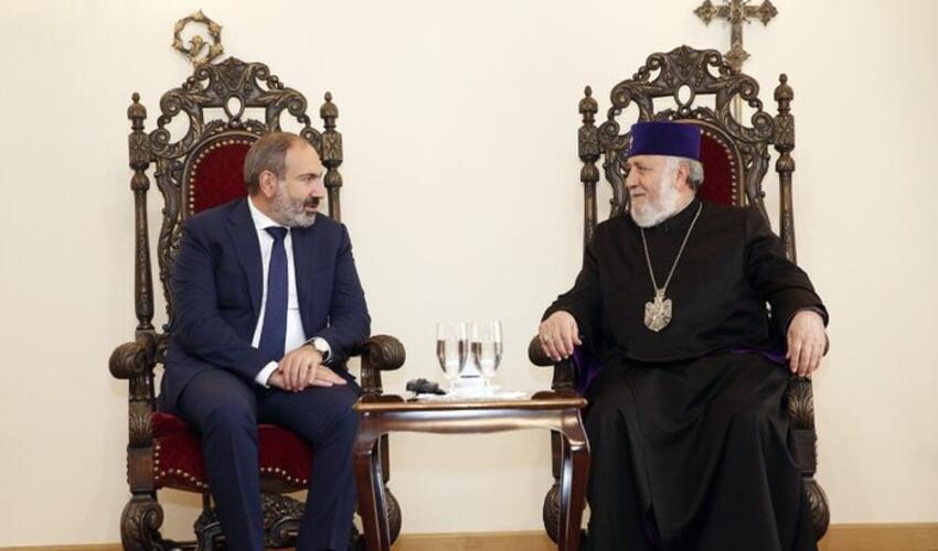 Paşinyanı dəstəkləyən yepiskoplar katolikosun istefası üçün mitinq elan etdilər