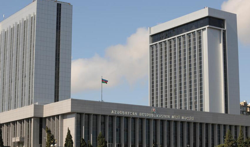 “Konstitusiya və Suverenlik İli” münasibətilə amnistiya elan edilməsi haqqında
Azərbaycan Respublikası Milli Məclisi Qərar qəbul edib