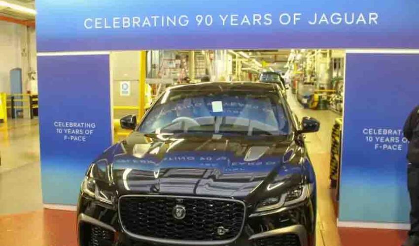 Jaguar şirkəti benzinlə işləyən sonuncu avtomobilini təqdim etdi