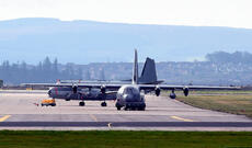 ABŞ Karib dənizinə daha beş təyyarə göndərdiyini elan etdi