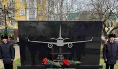 Qroznıda AZAL təyyarəsinin qəzası nəticəsində həlak olanlara abidə açılıb