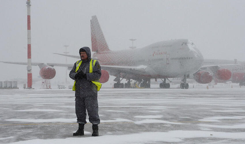 Moskva hava limanlarında əlverişsiz hava şəraiti səbəbindən yüzdən çox uçuş təxirə salınıb
