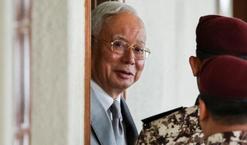 Malayziyanın keçmiş baş naziri vəzifə səlahiyyətlərindən sui-istifadə etdiyinə görə 15 il müddətinə azadlıqdan məhrum edilib