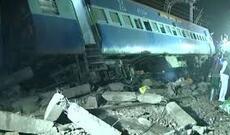 Meksikada qatarın relsdən çıxması nəticəsində on üç nəfər ölüb, 98 nəfər yaralanıb