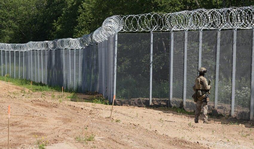 Latviya Rusiya ilə sərhəd baryerinin tikintisini başa çatdırdı