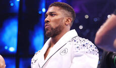 Boks üzrə keçmiş dünya çempionu Coşua qəzaya düşüb, iki nəfər həlak olub