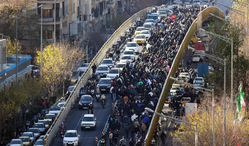 Tramp ABŞ-ın İrandakı etirazçılara kömək etməyə hazır olduğunu açıqlayıb