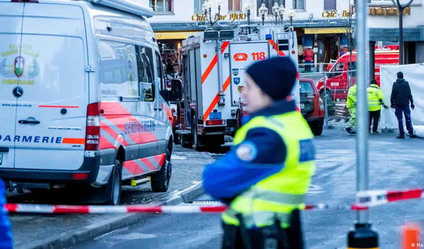 İsveçrədə yeni il qeyd etmələri zamanı dağ-xizək kurortunda baş verən yanğında onlarla insan həlak olub